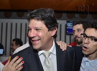 Fernando Haddad vira estrela em congresso do PT com assédio para selfies