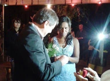 Cesare Battisti se casa com brasileira em cerimônia presidida por mãe de santo