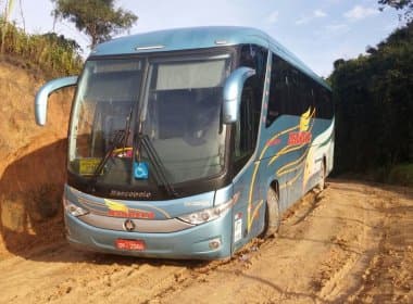 Motorista se perde e atola ônibus com estudantes da Ufba em Alagoas