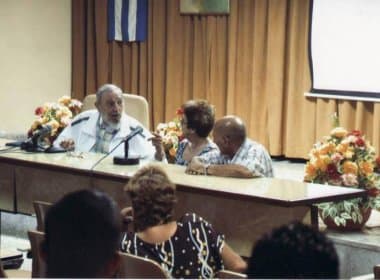 Com 88 anos, Fidel Castro reaparece em público