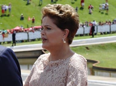 Dilma Rousseff monta equipe para analisar contas de Aécio Neves