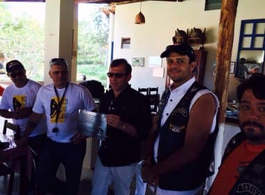 Grupo de proprietários de Harley-Davidson em Salvador distribui alimentos na Chapada
