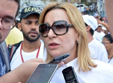 Após seis meses, Andrea Mendonça entra com ação contra Nilo por injúria