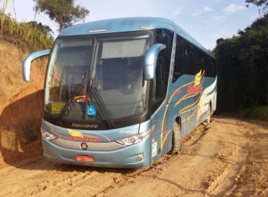 Ônibus com estudantes da Ufba é retido na PRF com chassi adulterado e documento falso