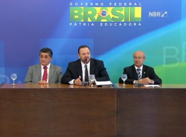 Ministro minimiza atos no NE e crítica da OAB; líderes atacam Bolsonaro