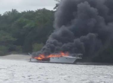 Embarcação com nove passageiros pega fogo na Baía de Todos-os-Santos