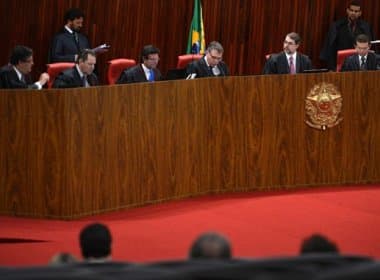 TSE adia decisão sobre continuidade de ação contra Dilma e Temer