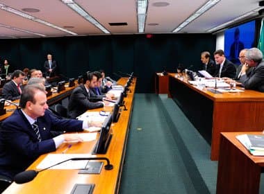 Oposição pede a Cunha para intervir na convocação de nomes para CPI do BNDES