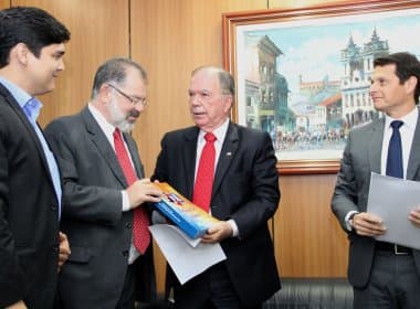 Leão entrega Plano Plurianual 2016-2019 à AL-BA; governo investirá R$ 95 bilhões