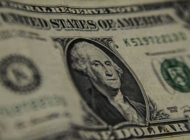 Dólar fecha em R$ 3,68 e alcança R$ 3,70 durante o dia; valor é maior desde 2002