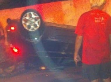 Acidente com dois carros deixa homem ferido na Cidade Baixa, em Salvador