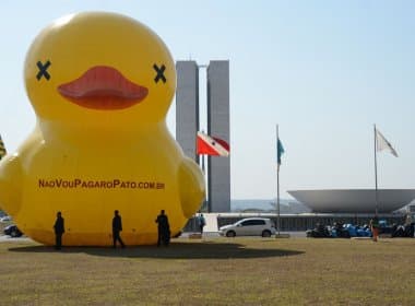 Símbolo contra aumento de impostos, pato gigante virá a Salvador