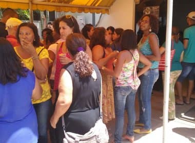 Lauro de Freitas: Professores ocupam prefeitura e reclamam atraso de salários