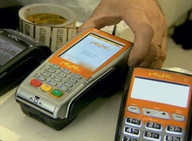 Ladrões usam máquina de cartão de crédito para fazer assalto em São Paulo