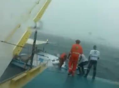 Embarcação fica à deriva na Baía de Todos os Santos e ferry ajuda no resgate