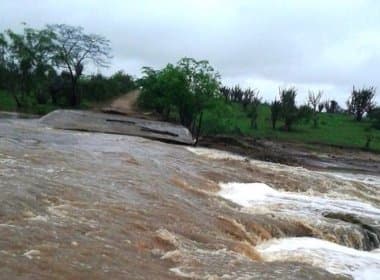 Vídeo mostra rompimento de ponte em Riachão do Jacuípe 