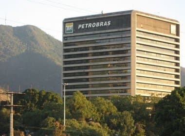 Petrobras anuncia corte de pelo menos 30% das funções gerenciais
