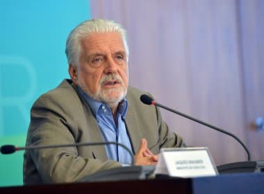 Wagner nega ser beneficiário de pensão para ex-governadores da Bahia