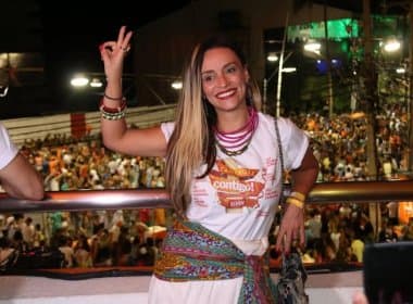 Na folia, Suzana Pires admite curtir assédio de fãs: ‘É um banho de amor’