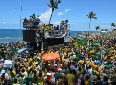 Manifestantes estimam 57 mil em protesto no Farol da Barra; PM fala em 20 mil participantes
