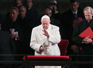 Durante Via Sacra, papa Francisco condena terrorismo, guerras e corrupção