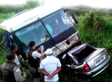 Acidente entre ônibus e carro deixa cinco mortos na BA
