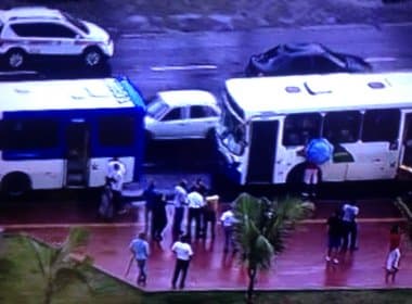 Colisão entre dois ônibus em Piatã deixa ao menos 15 feridos e congestiona trânsito