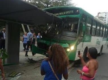 Ônibus colide em cobertura de ponto da Estação da Lapa e deixa oito vítimas