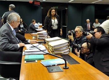 Conselho de Ética aprova parecer para cassação de Cunha com 11 votos favoráveis