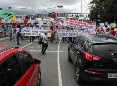 Professores das universidades estaduais fazem protesto em Salvador nesta quarta