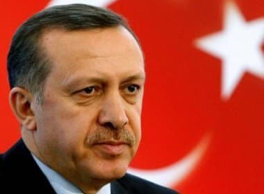 Presidente da Turquia manda fechar milhares de escolas no país