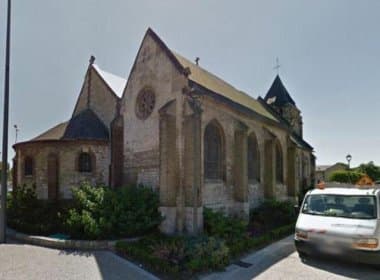 Ataque a tiros deixa um padre morto e um refém ferido na França