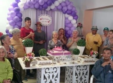 Idosa ganha primeira festa de aniversário ao completar 100 anos