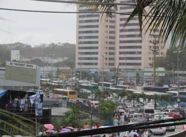 Transalvador registra engarrafamento na Avenida Tancredo Neves nesta sexta