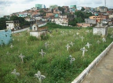 Criminosos trocam tiros dentro de cemitério em Salvador