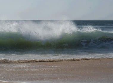 Marinha emite alerta de ressaca com ondas de até 2,5 metros no litoral da Bahia