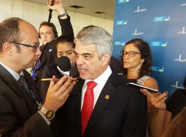 Ruptura no novo governo &#039;vai mergulhar o Brasil na incerteza&#039;, avalia Humberto Costa