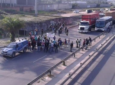 Trabalhadores do Polo realizam protesto na Via Parafuso