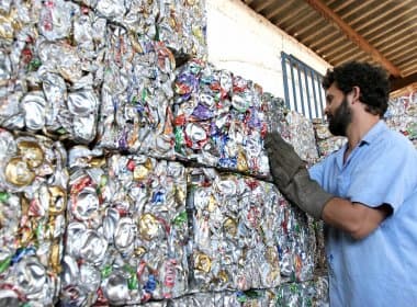 Brasil recicla 98% das latinhas de alumínio de bebidas