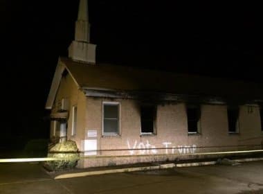 Igreja frequentada por negros é queimada e pichada nos EUA: &#039;Vote Trump&#039;