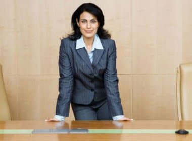 Mulheres estão em desvantagem na disputa por cargos nas empresas, diz pesquisa