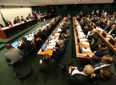 Deputados rejeitam votação de nominal em projeto de medidas anticorrupção