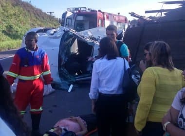 Acidente com caminhão e carro da prefeitura de Mata de São João deixa quatro feridos