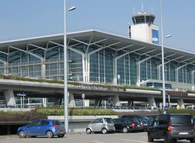 Avião cai em aeroporto na Suíça; piloto teria morrido