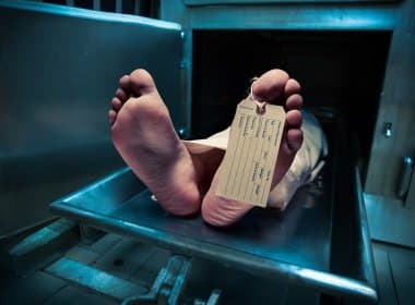 Jovem é encontrado vivo em gaveta de necrotério durante reconhecimento do corpo