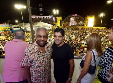 ACM Neto e Gilberto Gil acompanham shows de prévia do Carnaval no Farol da Barra