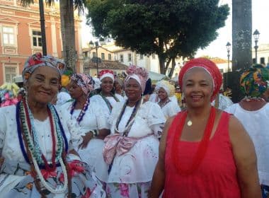 Bloco com baianas abre programação no Pelourinho em dia de abertura do Carnaval