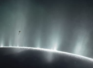 Nasa anuncia que lua de Saturno possui elementos necessários para a existência de vida