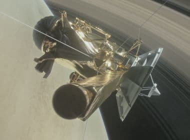 Após 19 anos, sonda Cassini chega a última missão nos anéis de Saturno