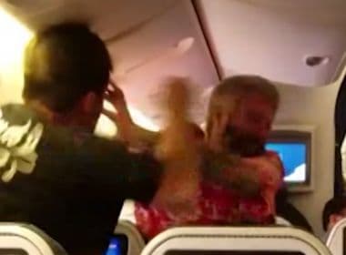 Passageiros trocam socos dentro de avião antes voo para Los Angeles; veja